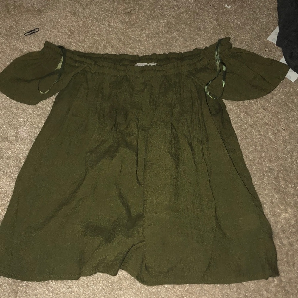 Off the shoulder top - Picture 2 of 3